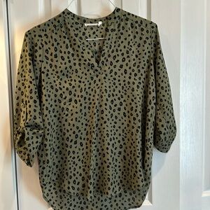3/4 sleeve green and black blouse